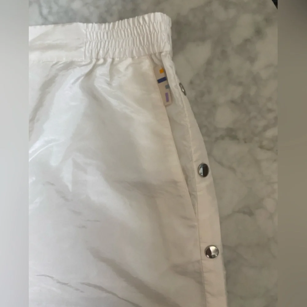 NWT Tibi Crispy Nylon Shorts with Snaps size XL - Picture 3 of 8